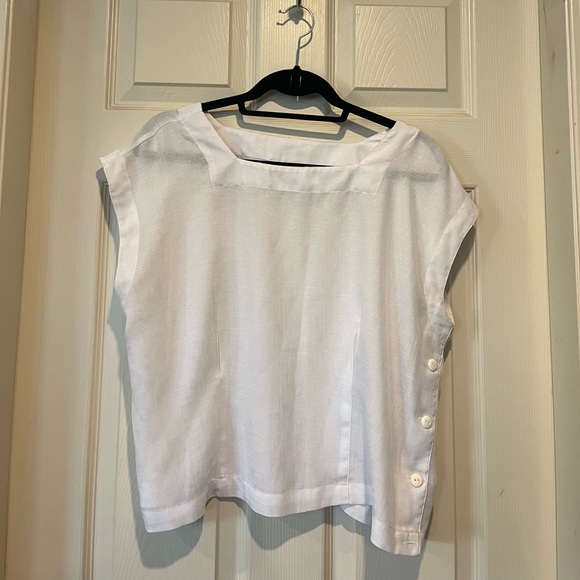 White linen top - Picture 1 of 3